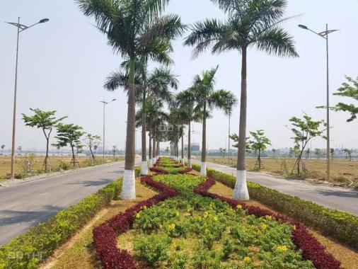 Đất đường Nguyễn Phước Lan, sát vòng xoay lớn, hướng tây nam. Vị trí đẹp