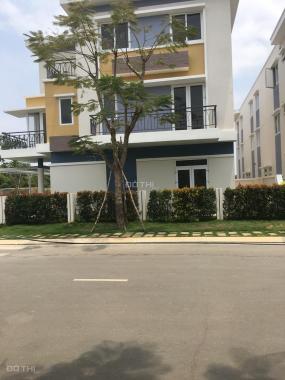 Bán nhà phố liền kề 2 sân vườn, Phú Hữu, Quận 9, 115m2
