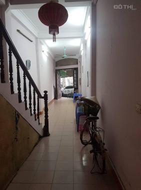 Nhà cho thuê mặt phố Phùng Hưng, Hoàn Kiếm. Giá 18 triệu/tháng