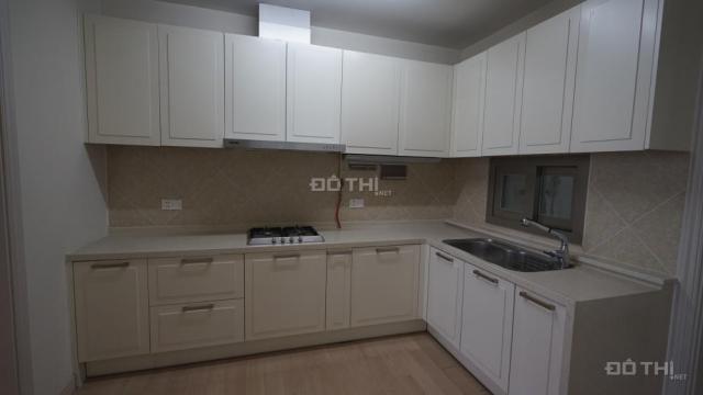 Cho thuê CHCC cao cấp Royal City, R6, DT 69m2, 2PN, không đồ, 13 triệu/tháng