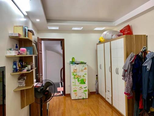 Bán nhà Trần Hòa, Kim Giang, Hoàng Mai, 30m2, mới đẹp, ô tô, 2.8 tỷ