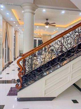 Biệt thự mặt tiền Trần Xuân Soạn 320m2, ngang 18.5m, giá chỉ 2.98 tỷ, sổ hồng. LH 070 388 7256