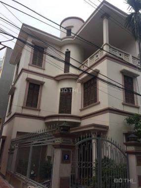 Bán nhà biệt thự bán đảo Linh Đàm, DT 180m2, 4PN, có gara, nội thất nhập, an sinh đẳng cấp