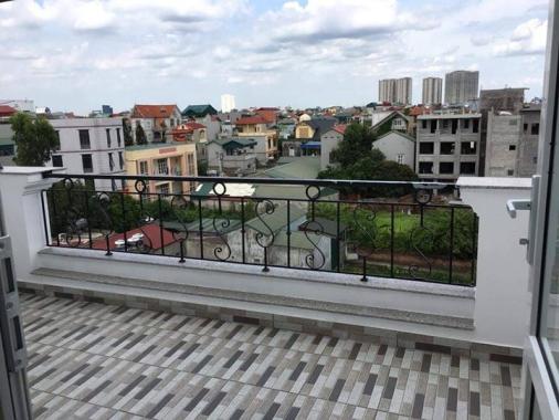 Bán nhà dân xây Phố Trạm, DT 60m2, giá chỉ 2,3 tỷ, LH: 0379.483.926