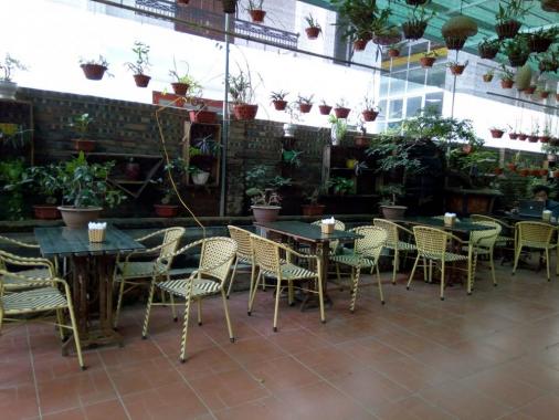 Sang nhượng quán cafe sân vườn TDT 400 m2 (sân vườn 100 m2 + nhà 300 m2), MT 14m, KĐT Văn Khê