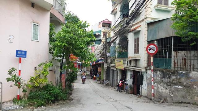 Bán gấp nhà phố Nguyễn Khoái, 60m2, cấp 4, MT 3.5m, ô tô tránh, 2.9 tỷ