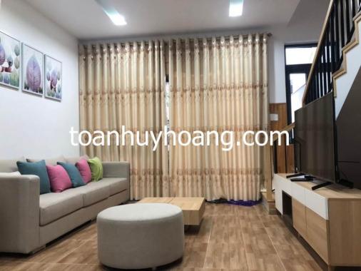 Cho thuê nhà 3 tầng khu Phạm Văn Đồng, 3 phòng ngủ, có sân để ô tô, giá 21 triệu/th