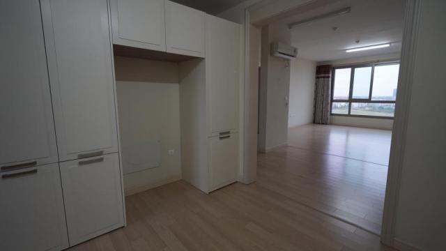 Cần cho thuê gấp căn hộ 94m2 2PN, nội thất nguyên bản, tại chung cư số 4 Chính Kinh
