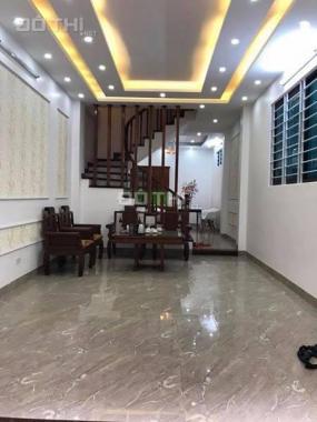 Bán nhà Láng Hạ. Diện tích 40m2x4 tầng, MT 4m, gần Hồ Hoàng Cầu, giá 3,4 tỷ, Lh 0913895929