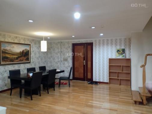 Cần cho thuê chung cư cao cấp E5 Nguyễn Hoàng Tôn căn penthouse 181m2