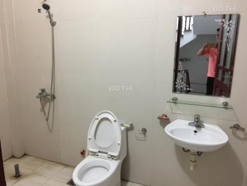 Cho thuê phòng cuối cùng tòa nhà Abatic 50 Tây Sơn, phòng 35m2, giá thuê rất rẻ 7 triệu/th