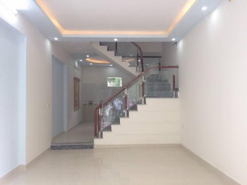 Bán nhà 3 tầng 50m2 ngõ Thiên Lôi - ngay gần ngã 4 Cầu Rào 2, oto đỗ cửa, hướng Đông Bắc, 1.6 tỷ