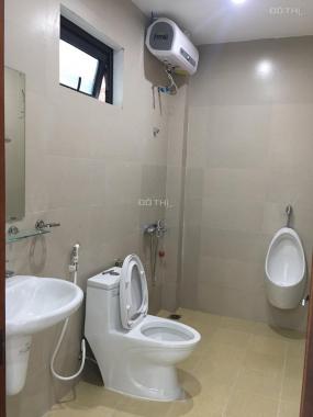 Cho thuê văn phòng 30m2 - 35m2 tại ngã 3 mặt phố Vương Thừa Vũ, giá tốt. LH: 0833.05.2828