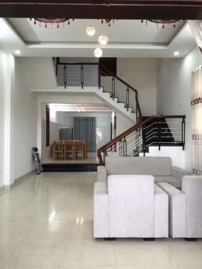 Cho thuê nhà đẹp 3 tầng khu Phạm Văn Đồng, 4 phòng ngủ, giá 24 triệu/th