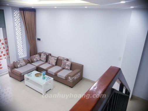 Cho thuê nhà 3 tầng gần đường Hồ Nghinh, 4 phòng ngủ khép kín, giá 25 triệu/th