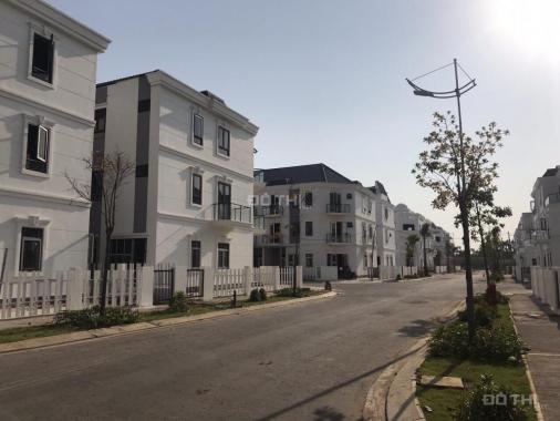 Cần bán nhà góc 2 mặt tiền khu compound Sim City quận 9, sát công viên