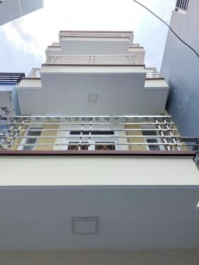 Bán gấp nhà 2 lầu mới đẹp, hẻm 64 Nguyễn Khoái, Quận 4