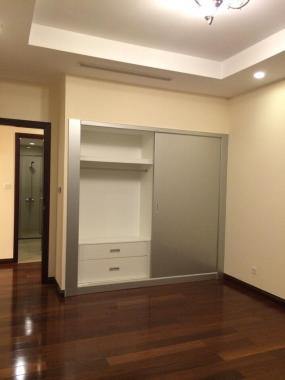 Cho thuê căn hộ cao cấp Royal City tòa R2 109m2, 2PN sáng, hướng mát, giá 14 tr/tháng