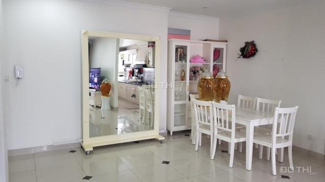 Cần bán căn góc 3pn, 3 ban công, view đẹp, full nội thất, có HĐ cho thuê 16.6 tr/tháng. CC Phúc Yên