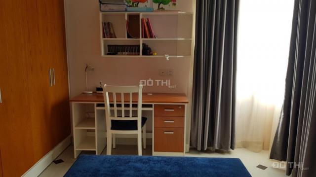 Cần bán căn góc 3pn, 3 ban công, view đẹp, full nội thất, có HĐ cho thuê 16.6 tr/tháng. CC Phúc Yên