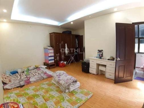 Cần tiền bán gấp nhà Kim Mã, 40m2, chỉ 2.9 tỷ quá rẻ, 10 bước chân mặt phố 2 tầng chắc chắn