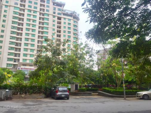 Cực hiếm, căn hộ chung cư khu đô thị mới Dịch Vọng, đối diện công viên Cầu Giấy 90m2, giá 2,4 tỷ