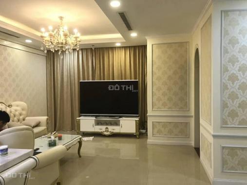 Cho thuê CH Royal City, tầng 18, 132m2, 3 phòng ngủ thoáng, đủ nội thất 20 tr/tháng. LH: 093438182