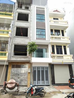 Bán gấp nhà 40m2, 5 tầng phân lô Lưu Phái, Ngũ Hiệp, Thanh Trì. LH: A. Công 0974509368