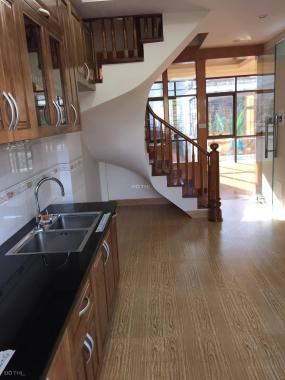 Bán tòa nhà căn hộ mặt phố Trấn Vũ, dt 210 m2 x 10T còn mới đẹp, giá 85 tỷ