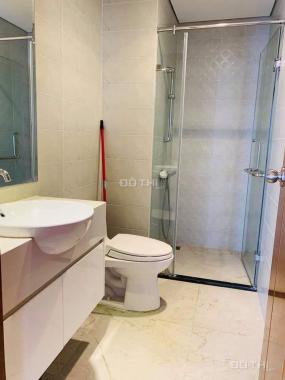 Chính chủ cần bán căn 2 phòng sáng ngủ, 82m2, giá 2.75 tỷ bao phí sang tên. LH 0906289228