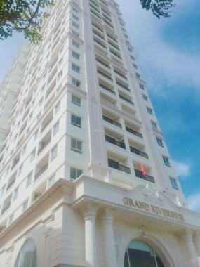 Cần bán căn hộ Grand Riverside Quận 4, giá 4,9 tỷ, 3PN, 105m2, full nội thất, sàn gỗ, bồn tắm nằm