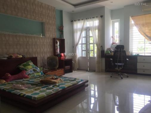 Cho thuê villa góc 2 mặt tiền - đường nội bộ Thảo Điền - giá 37.1 triệu/th