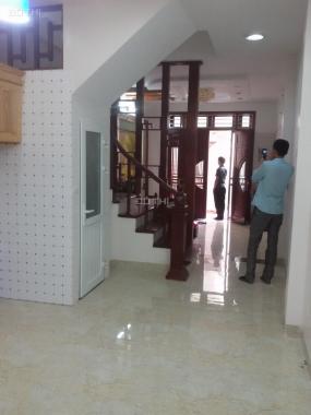 Chính chủ bán nhà ngõ 29 phố Võng Thị, phường Bưởi, dt 33 m2 x 3T, giá 2,4 tỷ