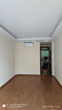 Bán gấp nhà mới ở luôn tại Vương Thừa Vũ, 40m2 * 5 tầng, giá 5.1 tỷ
