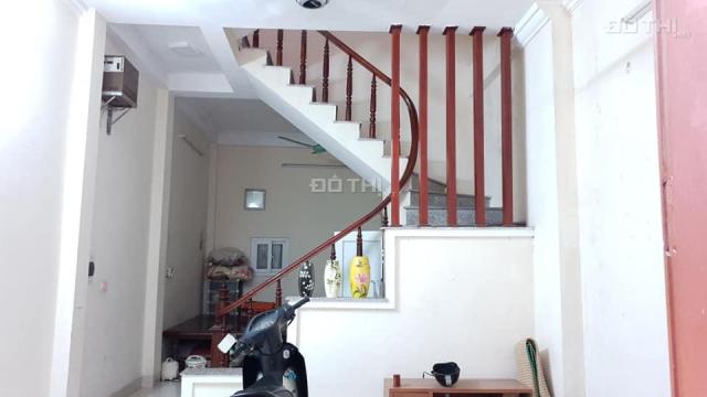 Bán nhà Tân Triều, 40m2, 3 tầng kiên cố, tự xây, ở luôn có 2.2 tỷ quá rẻ, chủ nhà không biết giá