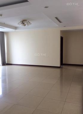 Cho thuê căn hộ chung cư Royal City - Thanh Xuân, 136m2. 3 PN sáng, nội thất cơ bản, giá 20 tr/th