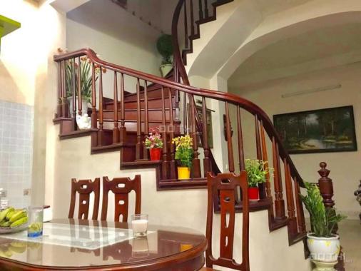 Bán gấp nhà Hoàng Hoa Thám, ô tô đỗ cửa, 32m2, 5 tầng, mặt tiền 3.9m, giá 3.1 tỷ