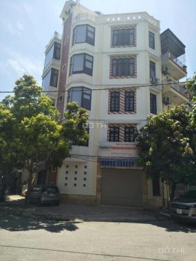 Cho thuê nhà riêng căn góc, vỉa hè rộng để làm văn phòng, lớp học, spa, tại phố Thanh Am, Long Biên