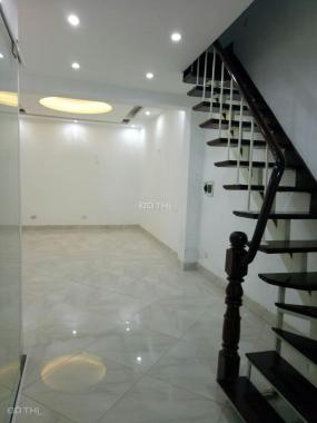 Chính chủ bán nhà ngõ 50 Hàng Chuối, diện tích 42m2, giá 5.5 tỷ. LH: 0904555567