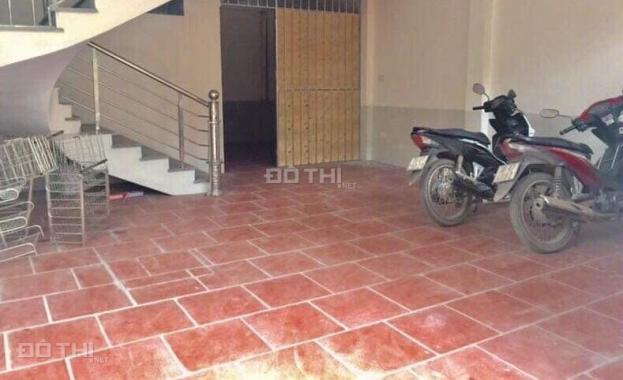 Cho thuê nhà phố Nguyễn Đình Hoàn, 22m2, mặt tiền 4m