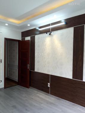 Bán nhà ngõ 279 Đội Cấn, Ba Đình, DT 50m2 x 5T ô tô nhỏ vào nhà, giá 5.7 tỷ