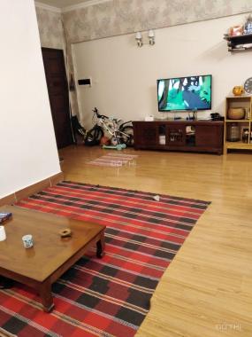 Cần bán gấp căn hộ CT2 Vimeco DT: 96m2, giá: 28 tr/m2. LH: 0963265561