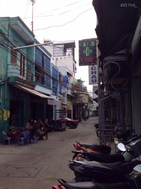 Nhà 2 tấm đúc kiên cố, 152.5m2, 4PN, Nguyễn Tất Thành, Q. 4, Sài Gòn