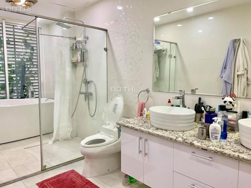 Bán nhà phân lô Hoàng Cầu, nhà đẹp, DT: 90m2, mặt tiền 6m, giá 15 tỷ, tặng nội thất tiền tỷ