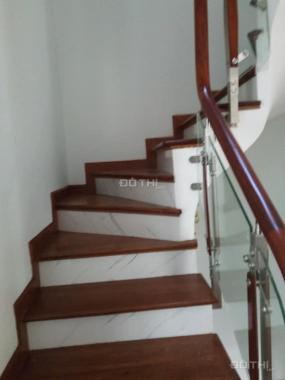 Bán gấp nhà gần mặt phố Hoa Bằng (41m2) ô tô đỗ cửa, ngõ rộng, thông, giá 7,6 tỷ. LH 0865 911 811