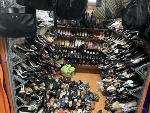 CC bán gấp quầy kiot giày dép số 561 chợ Hàng Da, Hoàn Kiếm vị trí đẹp buôn bán cực có lộc