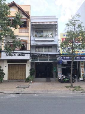 Bán nhà khu vực gần Vincom, nhà 2 lầu mặt tiền đường Trần Văn Hoài, diện tích 68m2, hoàn công