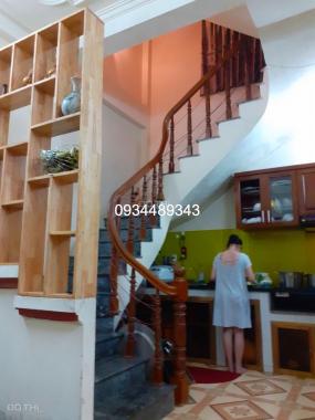 Bán nhà rất đẹp 3 tầng ngõ 225 Lĩnh Nam - Hoàng Mai chỉ 1,8 tỷ - LH 0934489343