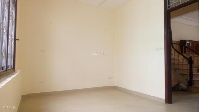 Cho thuê nhà riêng sân vườn Ngọc Thụy 250m2, 4,5 tầng, 16 tr/th, ô tô vào trong nhà 0983477936