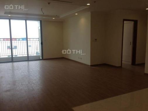 Cho thuê căn hộ chung cư R2 Royal City, Thanh Xuân, 90m2. 2 PN sáng, nội thất cơ bản, view bể bơi